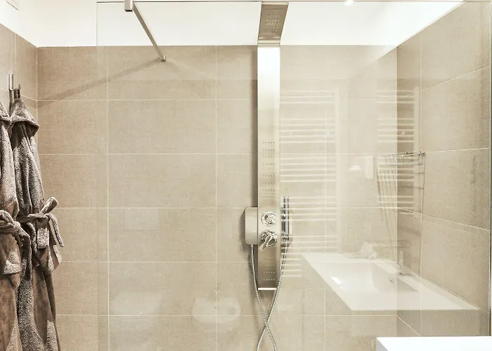 Hotel Lago تورنو