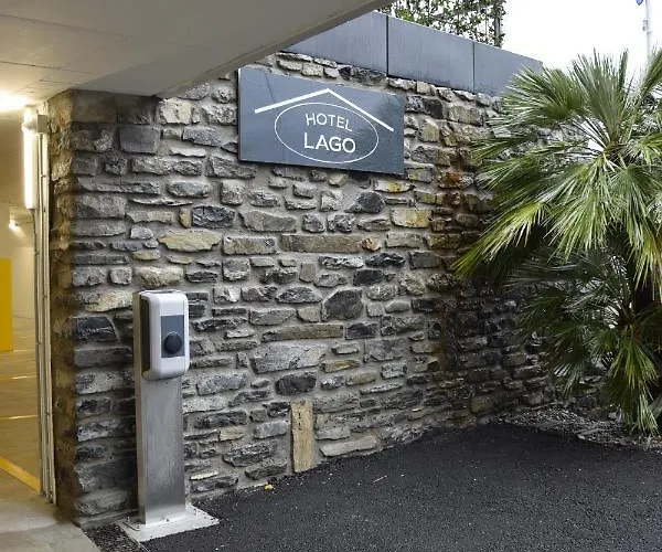 מלון Hotel Lago